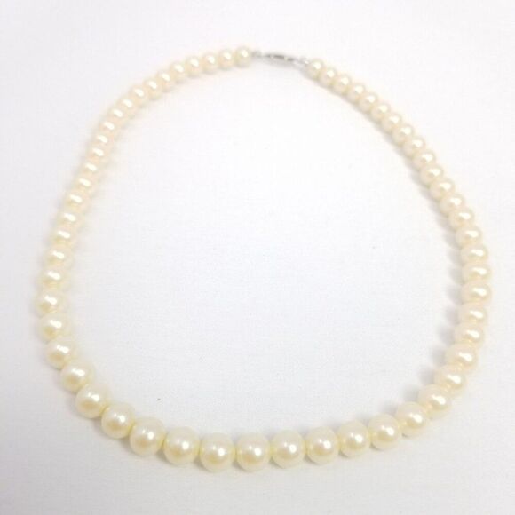 Vintage Faux Cream Pearl Beaded Necklace, Classic Design Hook Clasp, Estate - Picture 1 of 7